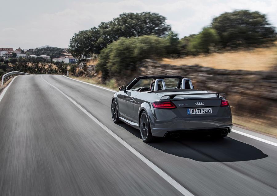  Audi TT RS Roadster (8S) 2016 года  (WW) (фото 15 из 57)